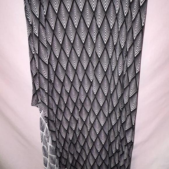 Design History Black and White Asymmetrical Dress - Picture 4 of 10